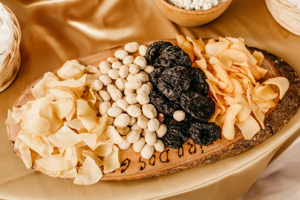 5 alimentos que combatem a fadiga e dão energia mistura de frutos secos e desidratados alimentos que combatem a fadiga energia prática Vida em Equilíbrio